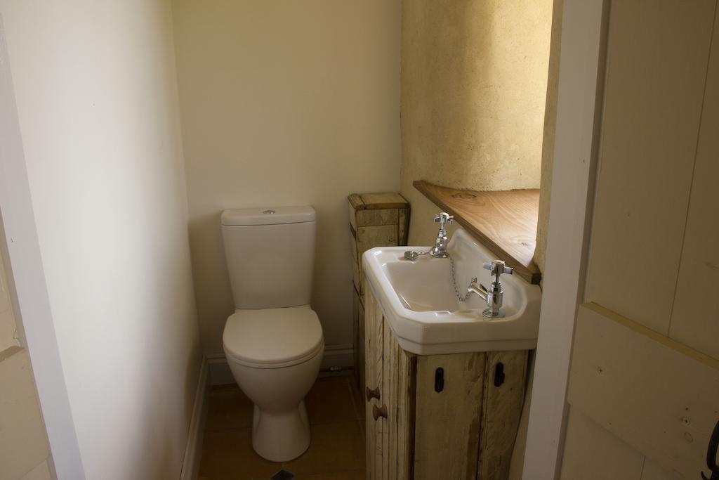 Pathways, Beachwood Cottage Bath Exterior photo